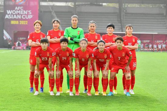 韩国三级《色诱女教师》